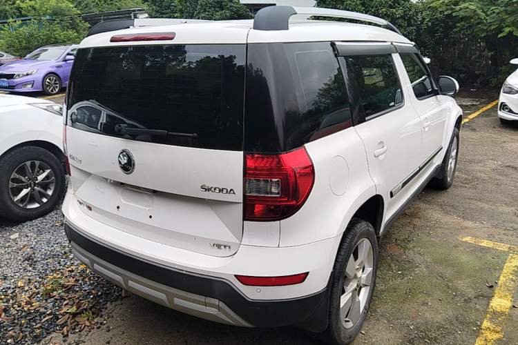 Used Skoda Yeti 2014 1.8TSI DSG Polar Edition Rear Right 45 Deg