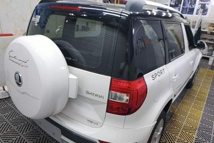 Used Skoda Yeti 2014 1.8TSI DSG Polar Edition Rear Right 45 Deg