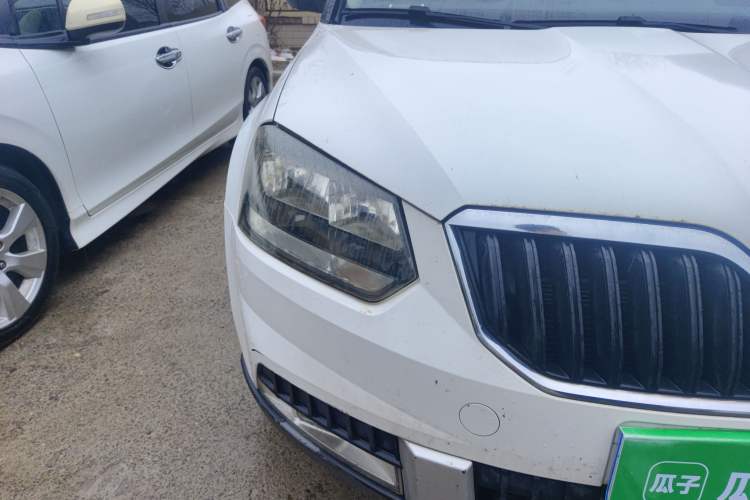 Used Skoda Yeti 2014 1.4 TSI DSG Polar Edition Right Front Headlight