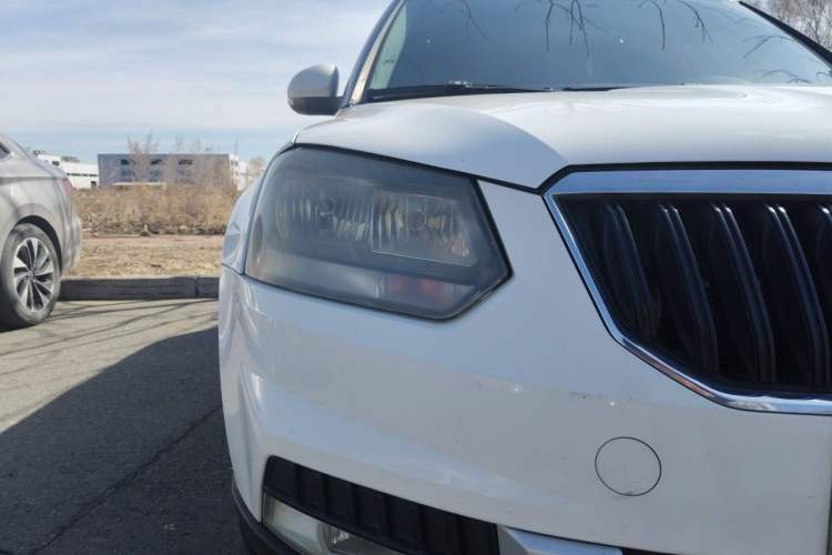 Used Skoda Yeti 2014 1.4 TSI DSG Polar Edition Right Front Headlight