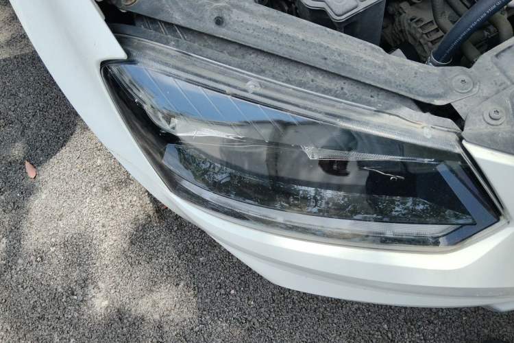 Used Skoda Yeti 2014 1.4TSI Manual Polar Edition Right Front Headlight