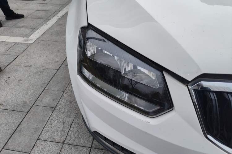 Used Skoda Yeti 2014 1.4TSI Manual Explore Edition Right Front Headlight