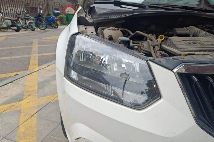 Used Skoda Yeti 2014 1.4TSI DSG Vibrant Edition Right Front Headlight