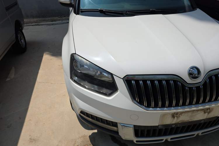 Used Skoda Yeti 2014 1.8TSI DSG Polar Edition Right Front Headlight