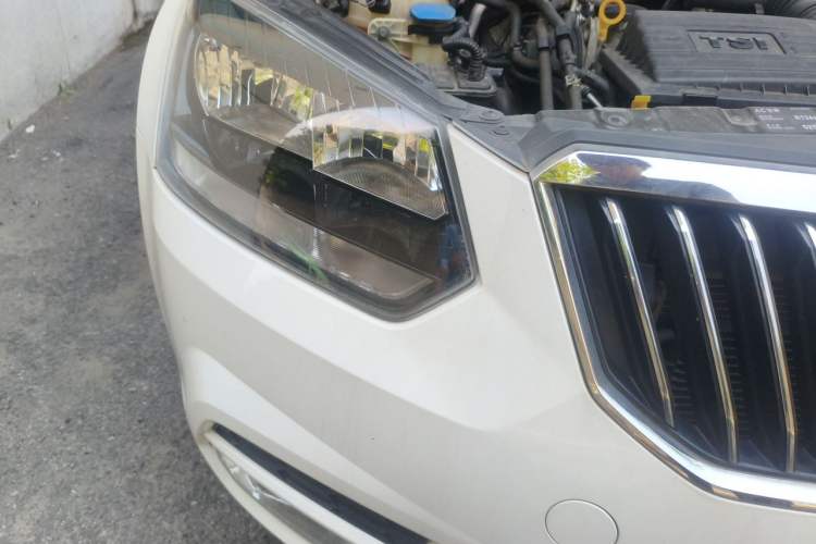 Used Skoda Yeti 2014 1.4 TSI DSG Phantom Edition Right Front Headlight
