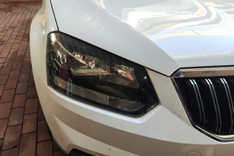 Used Skoda Yeti 2014 1.4 TSI DSG Polar Edition Right Front Headlight