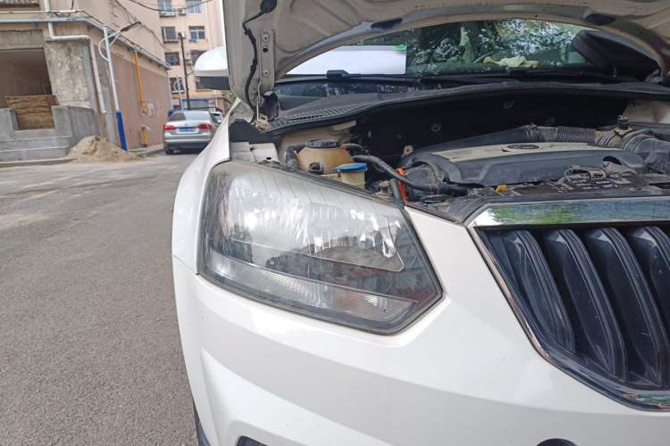 Used Skoda Yeti 2014 1.8TSI DSG Polar Edition Right Front Headlight