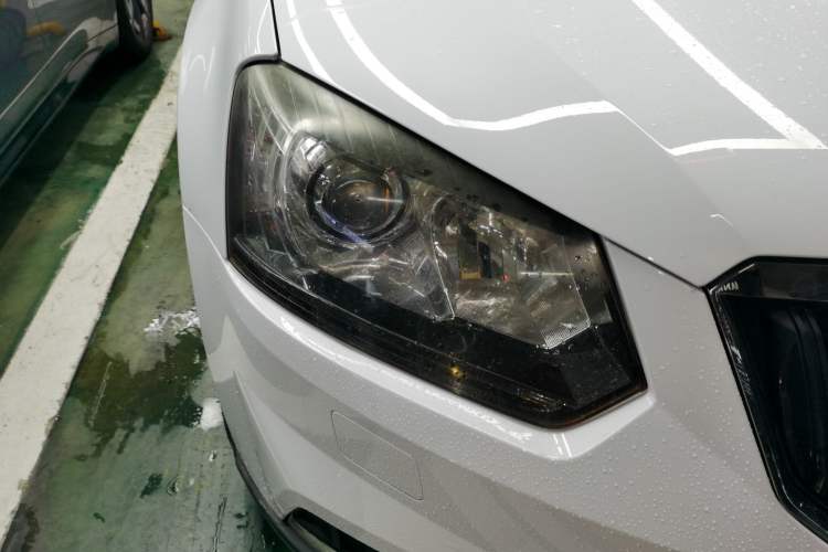 Used Skoda Yeti 2014 1.4TSI DSG All-Wheel Drive Version Right Front Headlight
