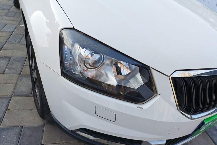 Used Skoda Yeti 2014 1.8TSI DSG All-Wheel Drive Edition Right Front Headlight