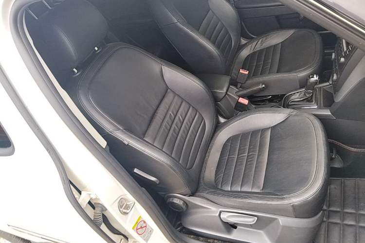 Used Skoda Yeti 2014 1.8TSI DSG Polar Edition Right Front Seat
