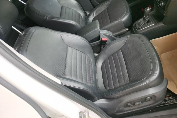 Used Skoda Yeti 2014 1.8TSI DSG All-Wheel Drive Edition Right Front Seat