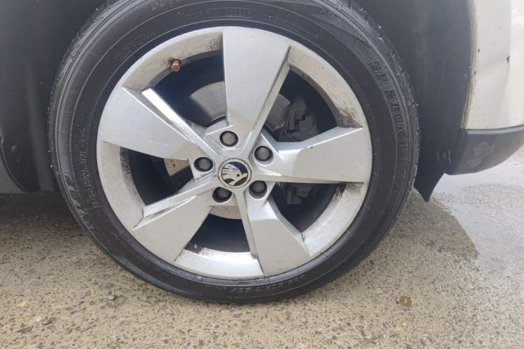Used Skoda Yeti 2014 1.4 TSI DSG Polar Edition Right Front Wheel Hub