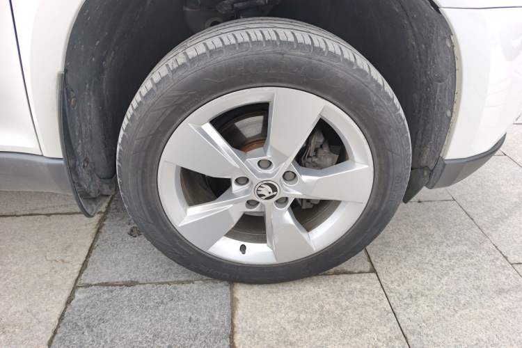 Used Skoda Yeti 2014 1.8TSI DSG Polar Edition Right Front Wheel Hub