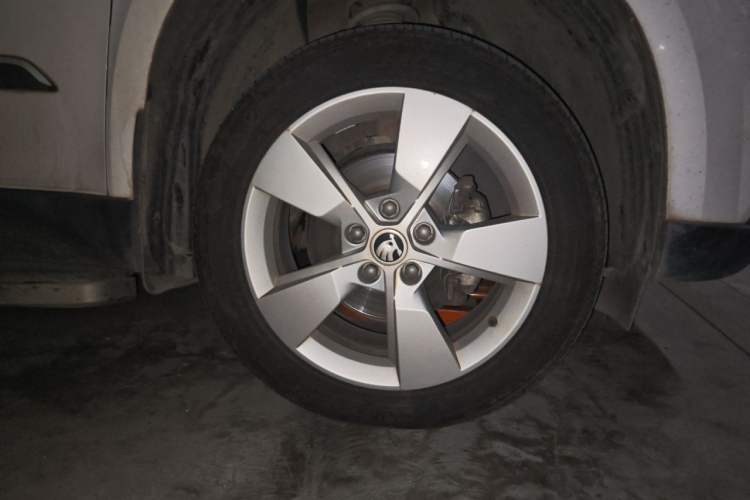 Used Skoda Yeti 2014 1.8TSI DSG Polar Edition Right Front Wheel Hub
