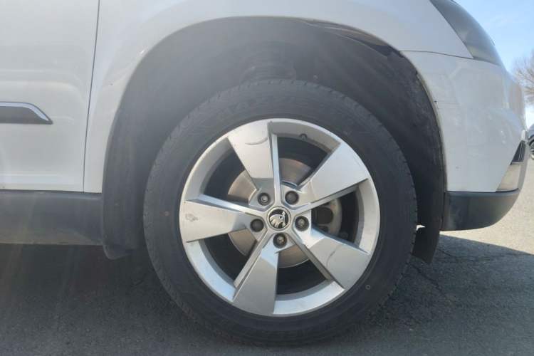 Used Skoda Yeti 2014 1.4 TSI DSG Polar Edition Right Front Wheel Hub