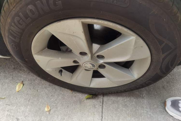 Used Skoda Yeti 2014 1.4TSI DSG Vibrant Edition Right Front Wheel Hub