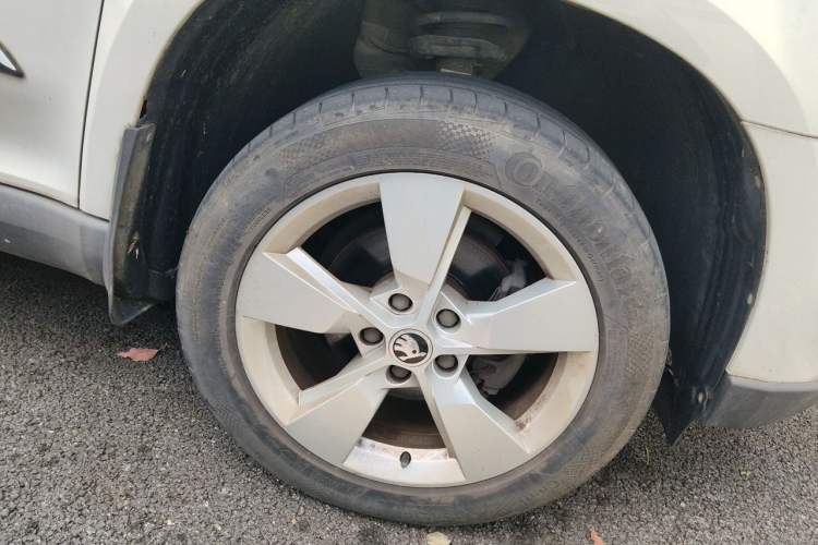 Used Skoda Yeti 2014 1.4TSI Manual Polar Edition Right Front Wheel Hub