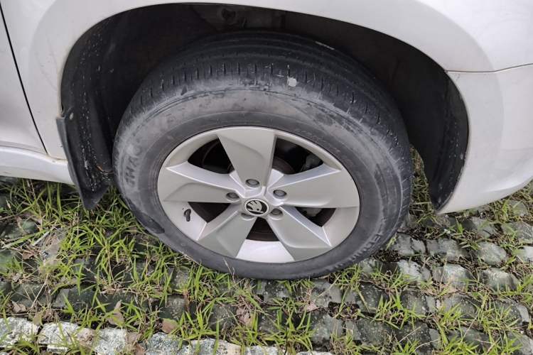 Used Skoda Yeti 2014 1.4TSI DSG Vibrant Edition Right Front Wheel Hub