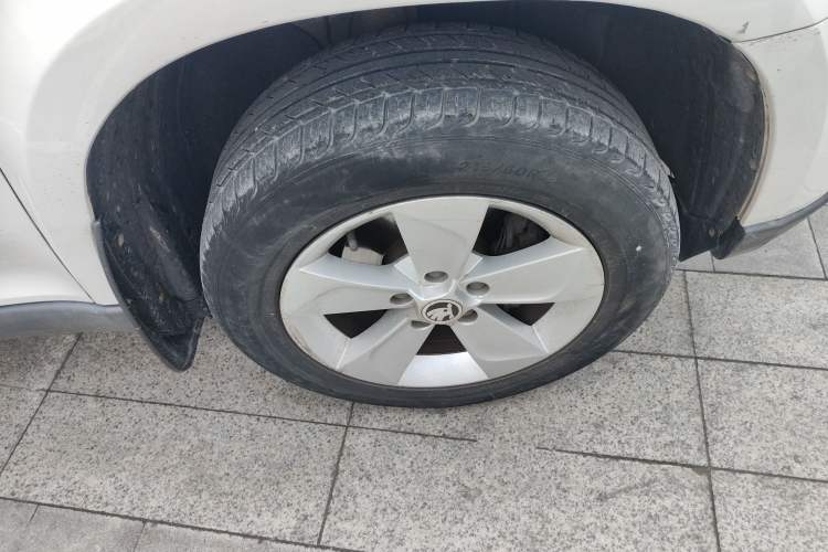 Used Skoda Yeti 2014 1.4TSI Manual Explore Edition Right Front Wheel Hub