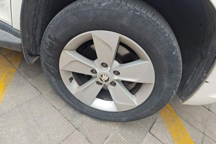 Used Skoda Yeti 2014 1.4TSI DSG Vibrant Edition Right Front Wheel Hub