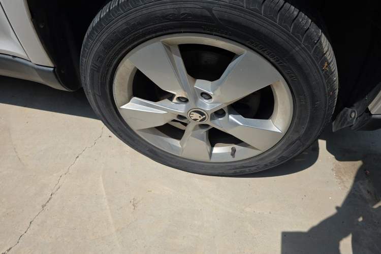 Used Skoda Yeti 2014 1.8TSI DSG Polar Edition Right Front Wheel Hub