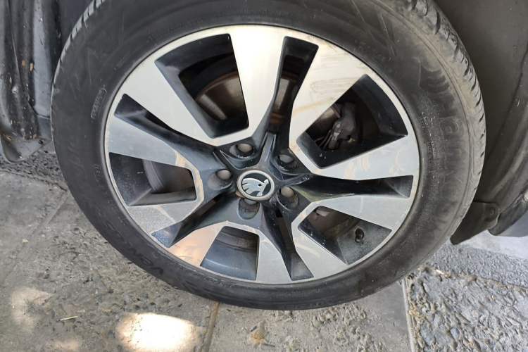 Used Skoda Yeti 2014 1.8TSI DSG All-Wheel Drive Edition Right Front Wheel Hub
