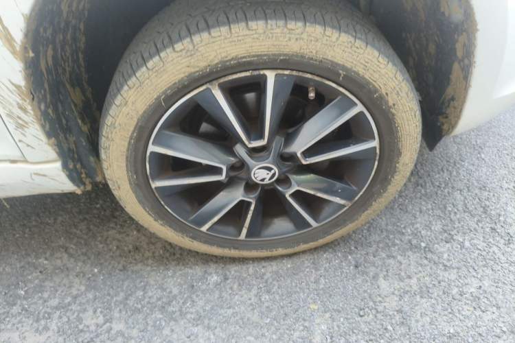 Used Skoda Yeti 2014 1.4 TSI DSG Phantom Edition Right Front Wheel Hub