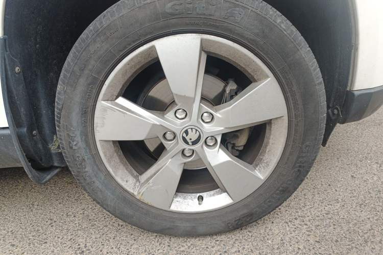 Used Skoda Yeti 2014 1.8TSI DSG Polar Edition Right Front Wheel Hub