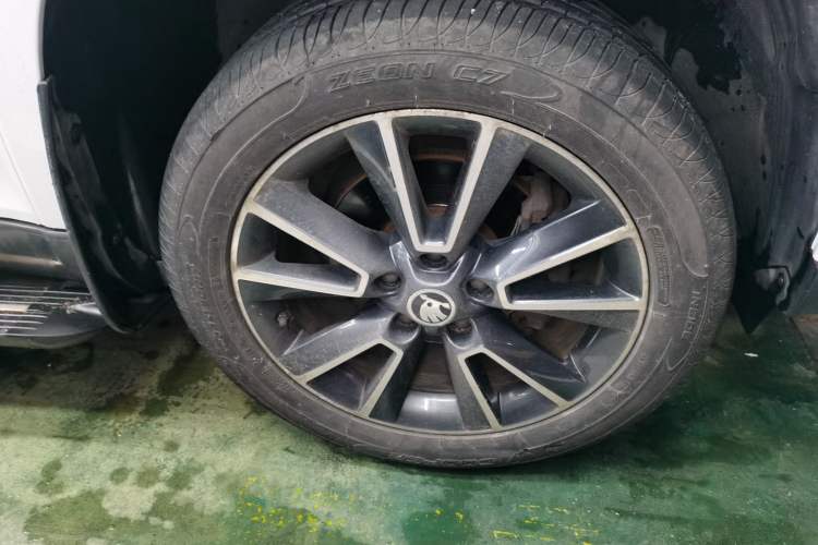 Used Skoda Yeti 2014 1.4TSI DSG All-Wheel Drive Version Right Front Wheel Hub
