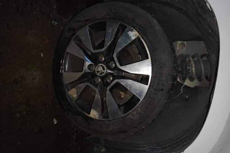 Used Skoda Yeti 2014 1.8TSI DSG All-Wheel Drive Edition Right Front Wheel Hub