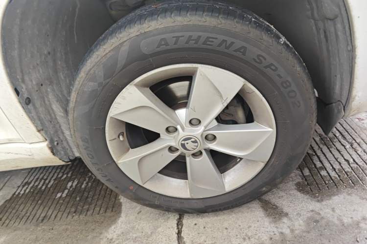 Used Skoda Yeti 2014 1.4TSI DSG Vibrant Edition Right Front Wheel Hub