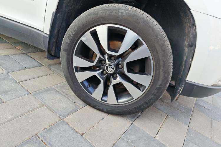 Used Skoda Yeti 2014 1.8TSI DSG All-Wheel Drive Edition Right Front Wheel Hub