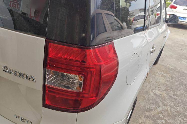 Used Skoda Yeti 2014 1.4TSI Manual Polar Edition Right Rear Taillight
