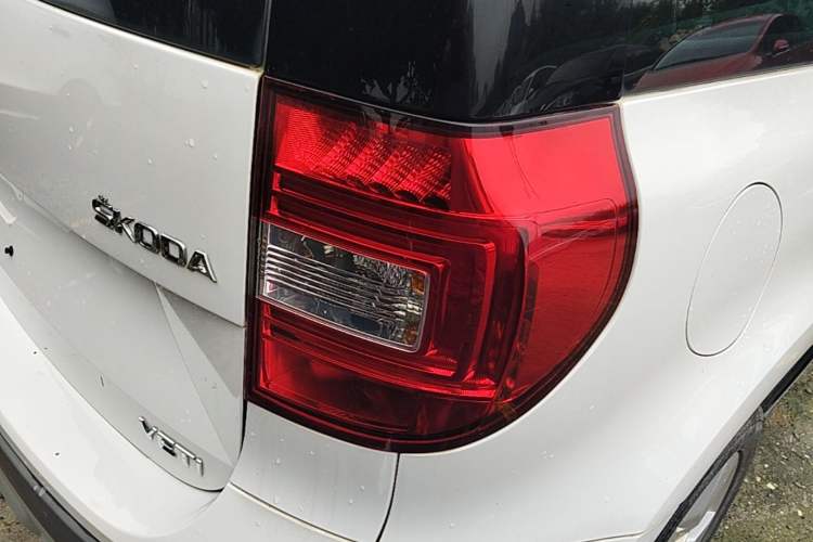 Used Skoda Yeti 2014 1.8TSI DSG Polar Edition Right Rear Taillight