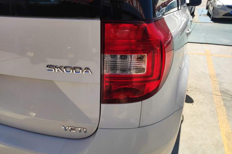 Used Skoda Yeti 2014 1.6L Manual Colorful Edition Right Rear Taillight