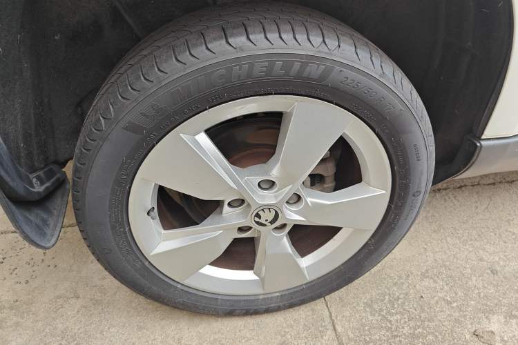Used Skoda Yeti 2014 1.4TSI Manual Polar Edition Right Rear Wheel Hub
