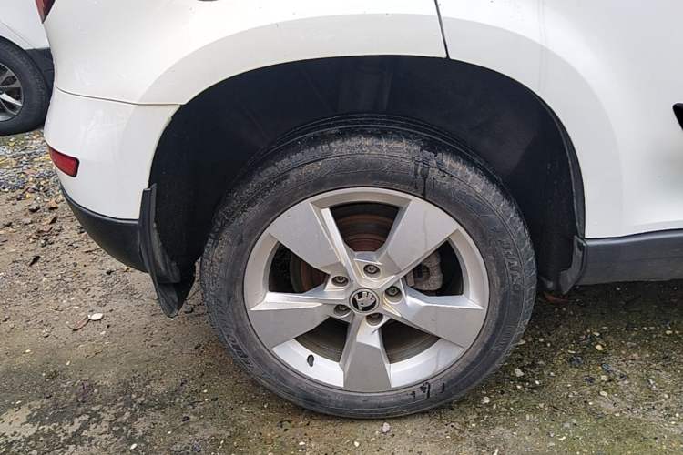 Used Skoda Yeti 2014 1.8TSI DSG Polar Edition Right Rear Wheel Hub
