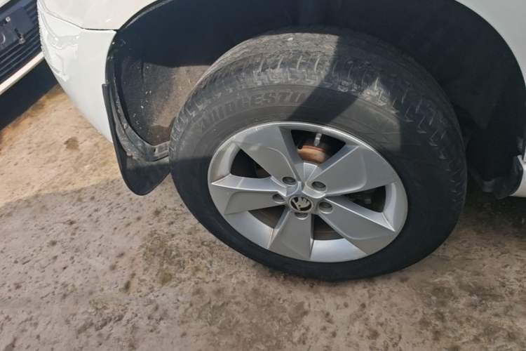 Used Skoda Yeti 2014 1.4TSI DSG Vibrant Edition Right Rear Wheel Hub