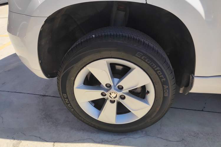 Used Skoda Yeti 2014 1.6L Manual Colorful Edition Right Rear Wheel Hub