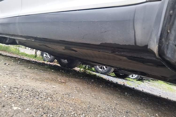 Used Skoda Yeti 2014 1.8TSI DSG Polar Edition Right Side Sill