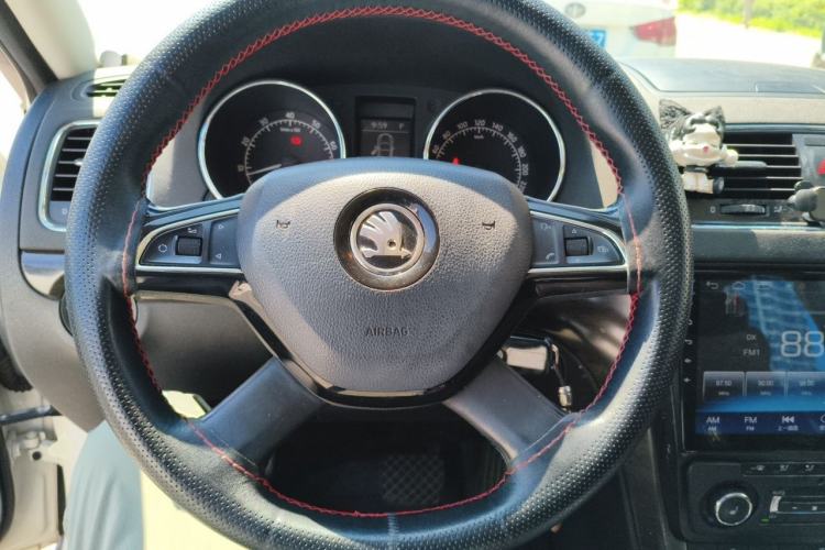 Used Skoda Yeti 2014 1.4TSI DSG All-Wheel Drive Version Steering Wheel