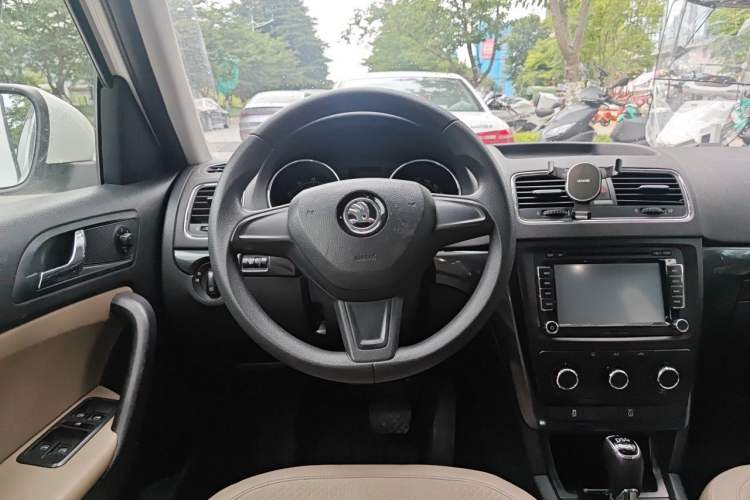 Used Skoda Yeti 2014 1.4TSI DSG Vibrant Edition Steering Wheel