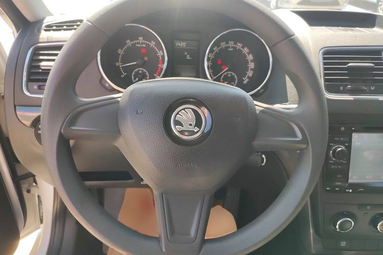 Used Skoda Yeti 2014 1.6L Manual Colorful Edition Steering Wheel