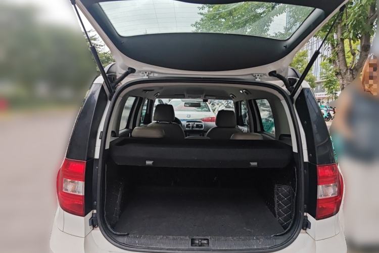 Used Skoda Yeti 2014 1.4TSI DSG Vibrant Edition Trunk