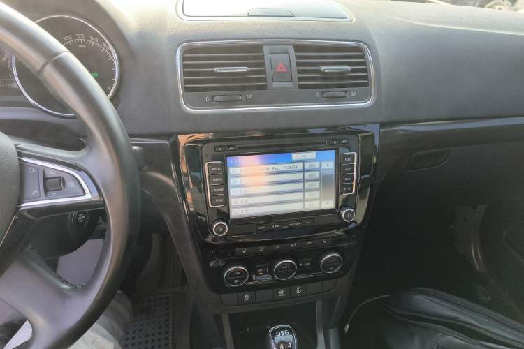 Used Skoda Yeti 2014 1.8TSI DSG All-Wheel Drive Edition Audio And AC Panel