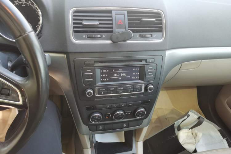 Used Skoda Yeti 2014 1.4TSI Manual Explore Edition Audio And AC Panel
