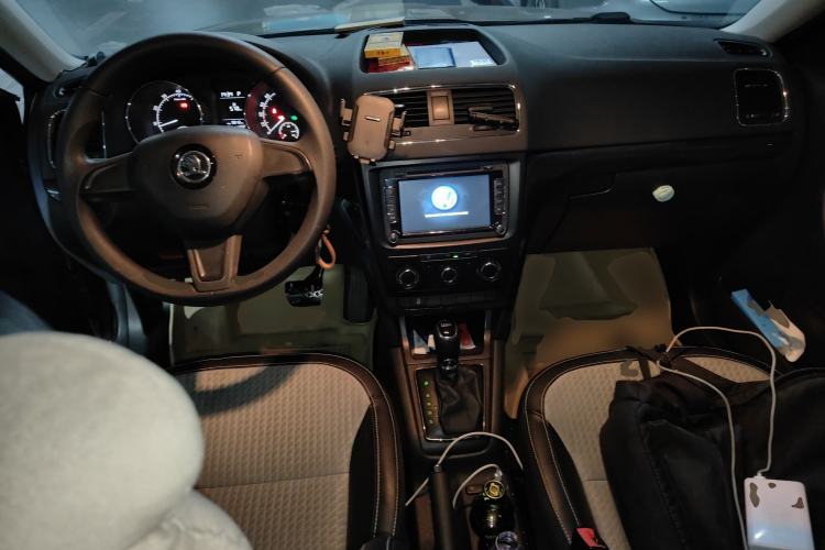 Used Skoda Yeti 2014 1.4TSI DSG Vibrant Edition Center Console