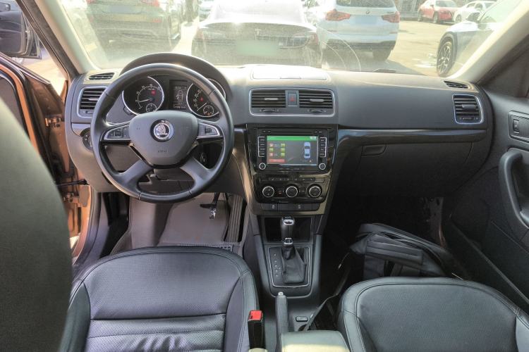 Used Skoda Yeti 2014 1.8TSI DSG All-Wheel Drive Edition Center Console