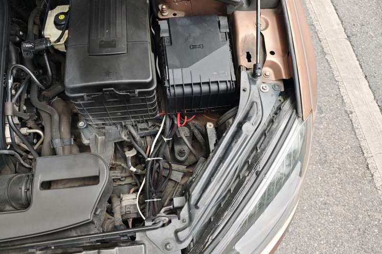 Used Skoda Yeti 2014 1.4 TSI DSG Polar Edition Engine Bay Left