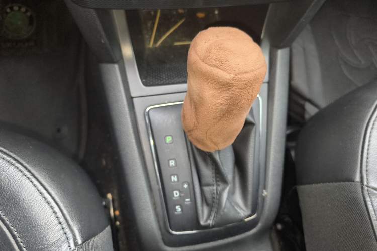 Used Skoda Yeti 2014 1.4 TSI DSG Phantom Edition Gear Lever
